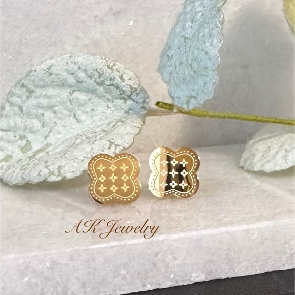 💎18k EARRINGS Gold Plated Pierced Clover, Flower - Picture 4 of 9